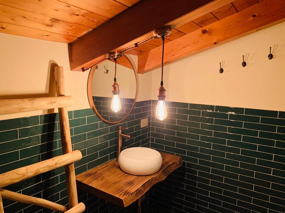Charming Attic Apartment With Balcony & Swimming Pool ديسينسانو ديل غاردا المظهر الخارجي الصورة