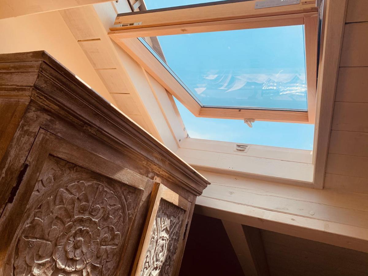 Charming Attic Apartment With Balcony & Swimming Pool ديسينسانو ديل غاردا المظهر الخارجي الصورة