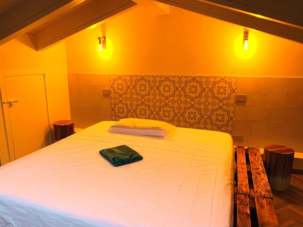 Charming Attic Apartment With Balcony & Swimming Pool ديسينسانو ديل غاردا المظهر الخارجي الصورة