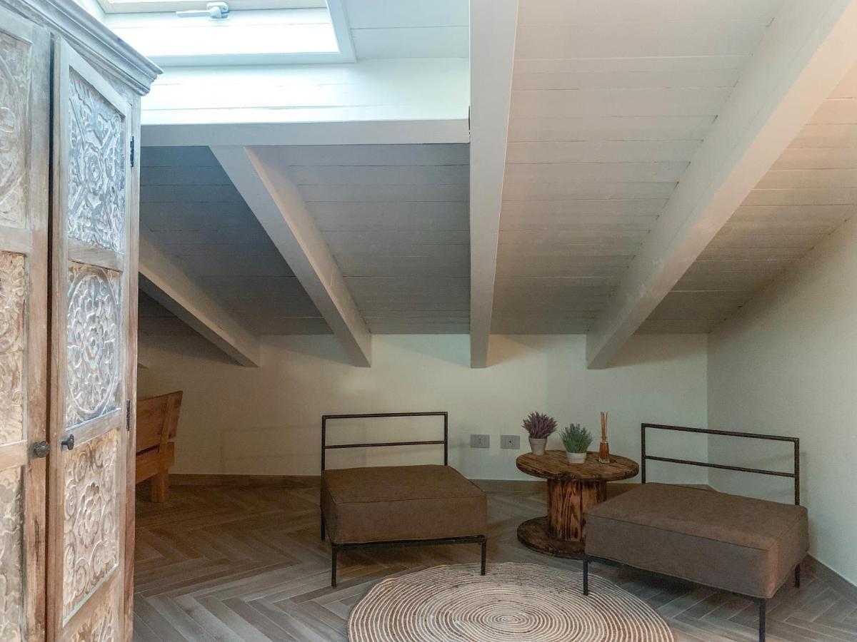 Charming Attic Apartment With Balcony & Swimming Pool ديسينسانو ديل غاردا المظهر الخارجي الصورة
